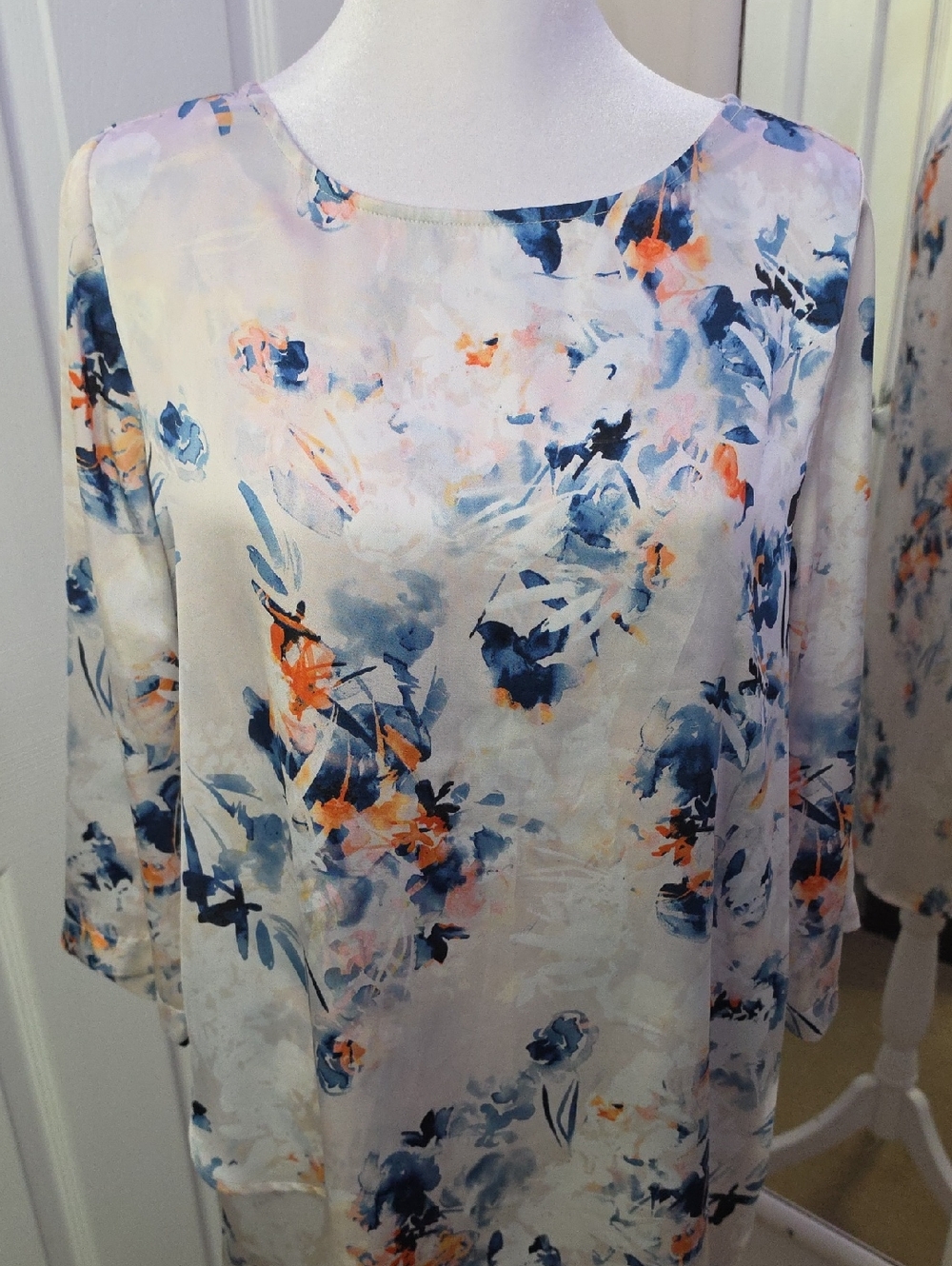 The Limited Floral Watercolor Tunic in Ivory, Navy & Coral Size M